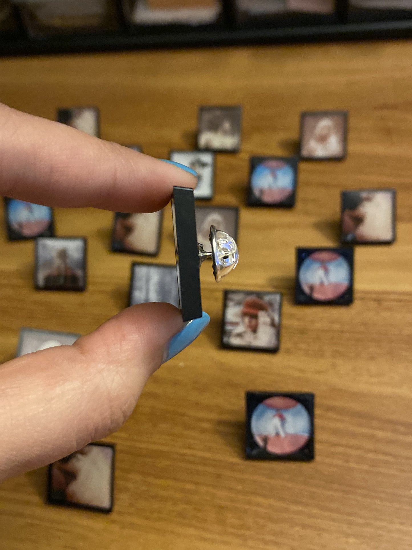 Portadas de CD Personalizadas - Imán o Pin - Pack de 3 Cápsulas